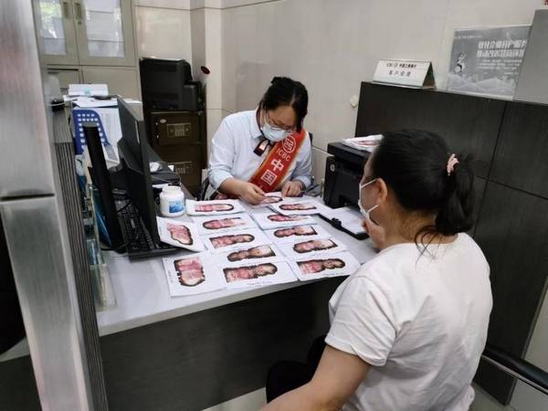 工行铜仁北关支行：兑换火烧币 真情解民忧