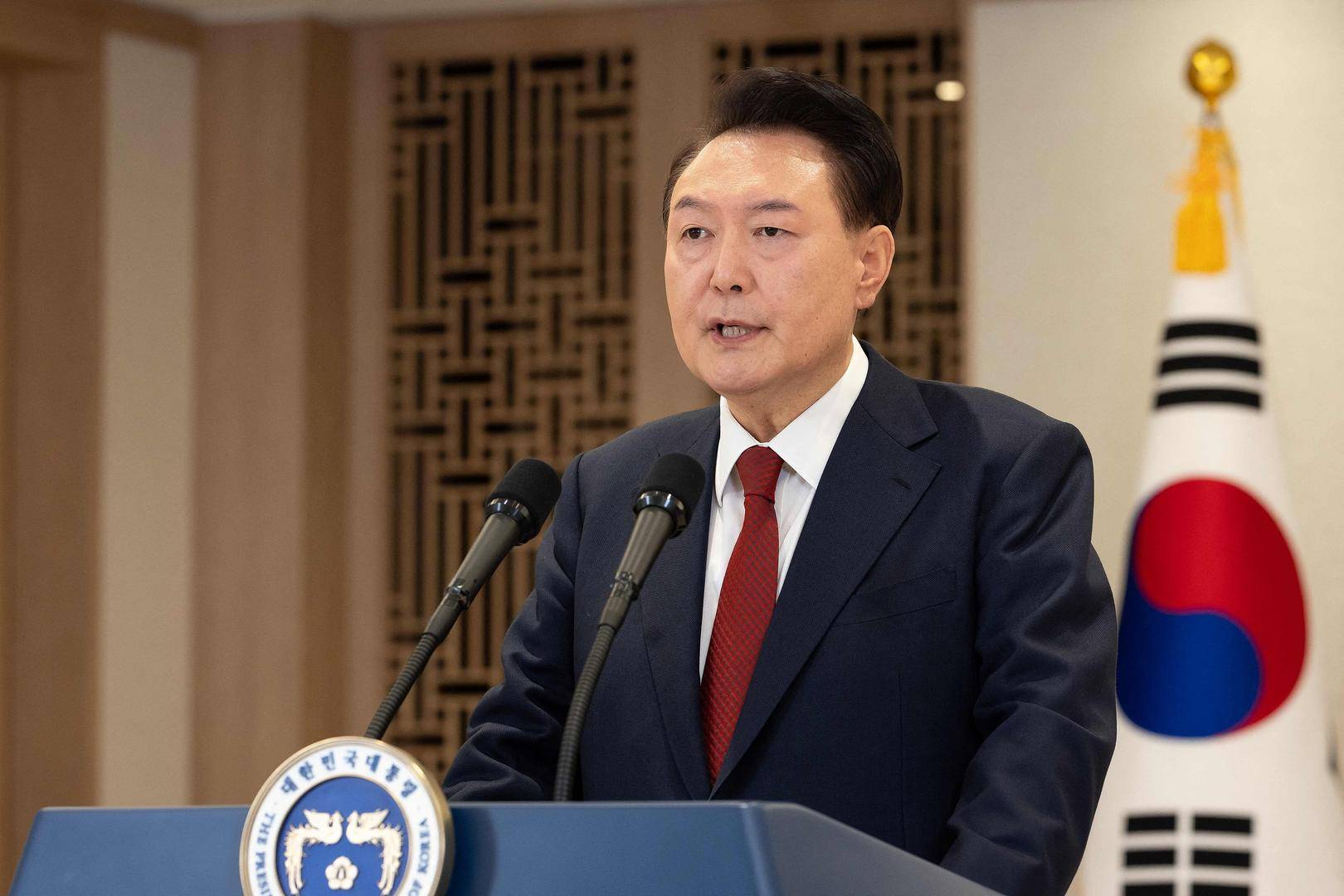 突然主张弹劾总统的韩国执政党党首：曾获尹锡悦多次提拔<strong></p>
<p>币圈币种</strong>，后因第一夫人惹怒“亲尹派”
