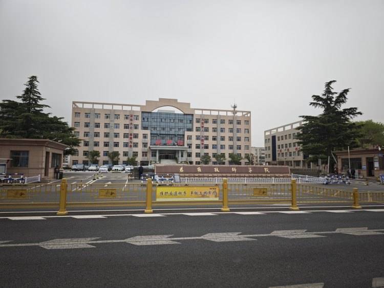 山东一任教31年教师临近退休突遭解聘<strong></p>
<p>币圈九四</strong>，学校回应