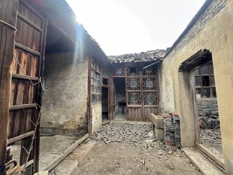 扬州一清代文物合院618元起拍<strong></p>
<p>全球供应链炒币</strong>，此前已流拍两次