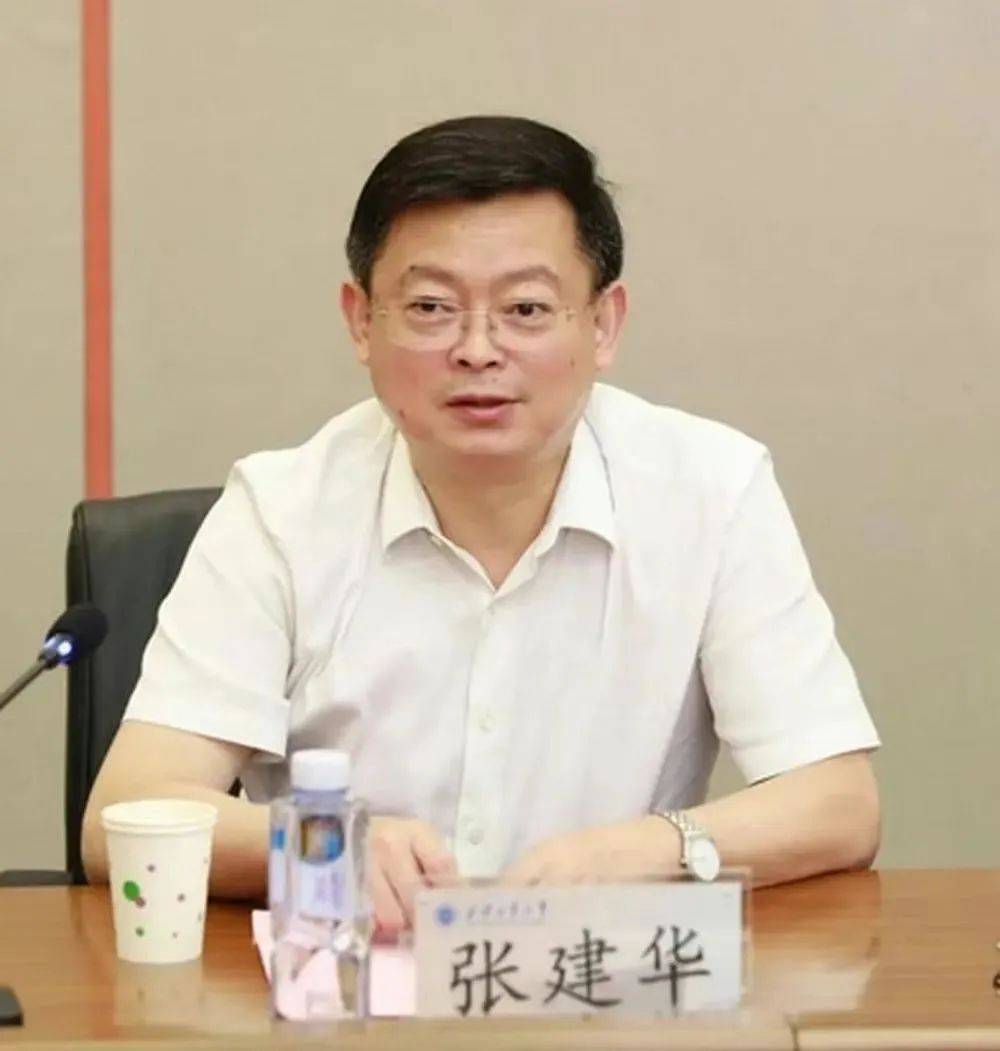 64岁张建华被查<strong></p>
<p>币圈早知道</strong>，系今年首个主动投案的中管干部，曾长期在国防科工系统工作