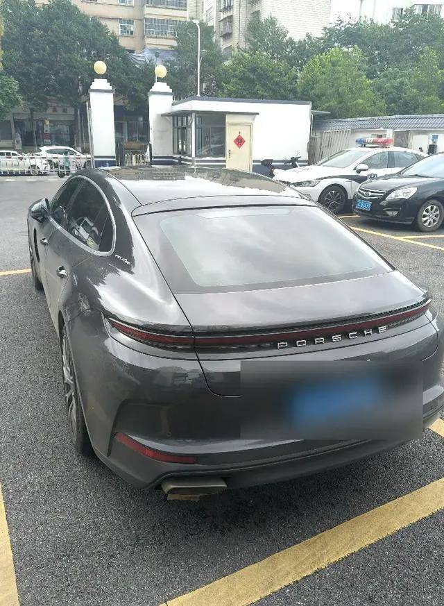 离奇<strong></p>
<p>tokenpocket钱包官网</strong>！昆明一辆140万的保时捷在停车场凭空消失