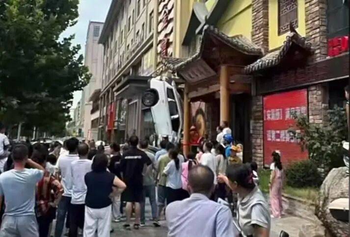 车辆失控驶入路边停车位致1死2伤<strong></p>
<p>xmr算力</strong>，警方通报