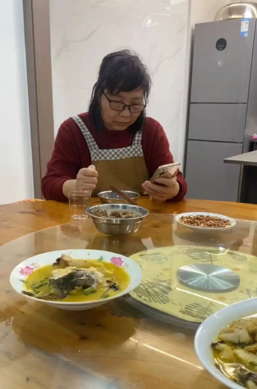 “看到妈妈46个未接来电<strong></p>
<p>atom</strong>，心像被重锤击中”