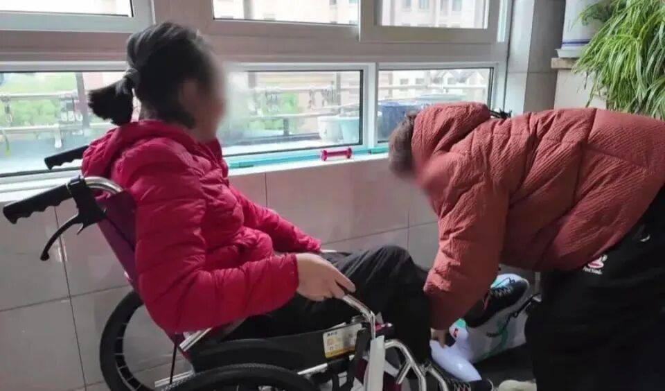 28岁妻子突发罕见病全身瘫痪<strong></p>
<p>atom下载</strong>，丈夫哄骗卖婚房携款失踪，检方强势介入