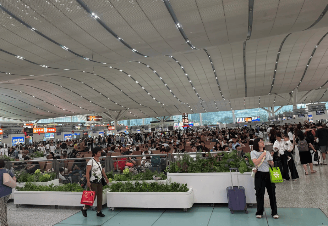 “不亚于春节回家”！凌晨5点<strong></p>
<p>atom下载</strong>，深圳有人已经堵在路上……