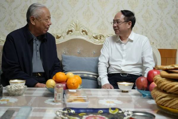 重庆市潼南区委书记文天平调任吐鲁番<strong></p>
<p>atom下载</strong>，多人跨省联动调整