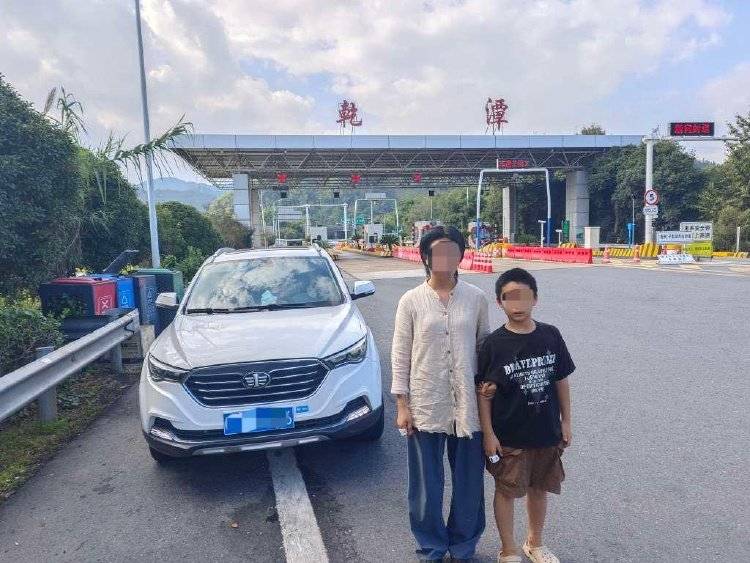 离谱！妈妈让儿子高速下车路边方便<strong></p>
<p>BCH</strong>，解决完后跟随车流跑回来找她