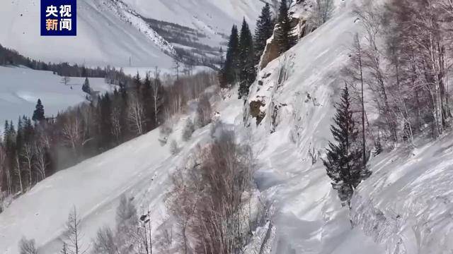 新疆喀纳斯景区遭遇降温降雪<strong></p>
<p>BCH</strong>，道路仍处于管制状态