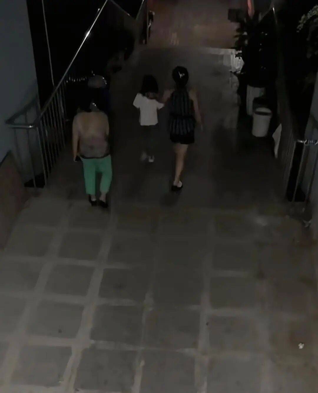7岁女孩中秋节到同学家玩<strong></p>
<p>bch最新价格</strong>，2天无人来接，警察上门发现，其单亲父亲已在家中离世……