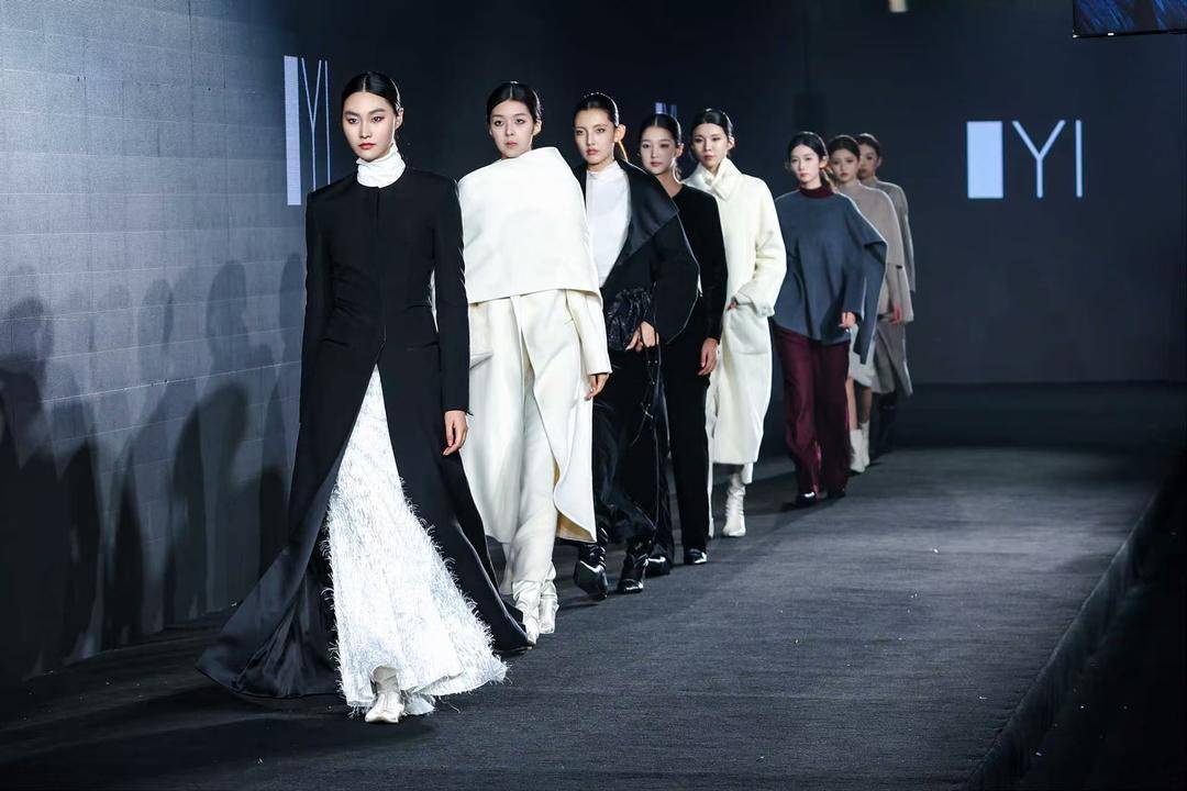 非遗惊艳、萌娃抢镜、大码模特出圈<strong></p>
<p>DAI</strong>！南京国际时尚周看点太密