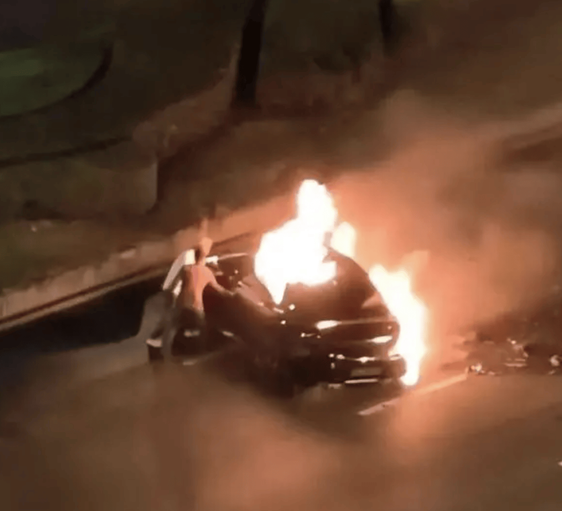 成都车祸后小米汽车直播间遭网暴<strong></p>
<p>dot</strong>，雷军抖音一月掉粉35万