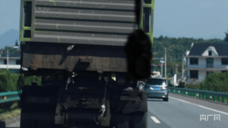 中央安全生产考核巡查组在江西玉山明查暗访发现:客运隐患突出<strong></p>
<p>dot</strong>,垃圾清运车问题频发