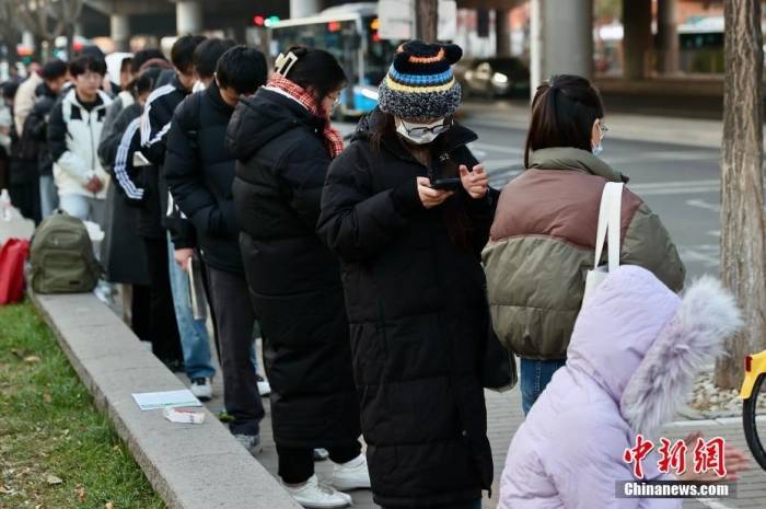 公务员招录年龄放宽<strong></p>
<p>dot</strong>,释放了什么信号?