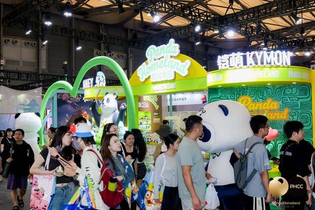 百余款产品闪耀CLE中国授权展 “熊猫家园”产业化成果丰硕