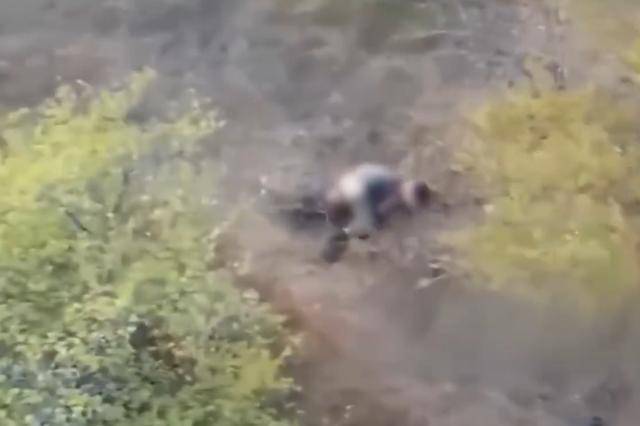 俄无人机救下一名正遭乌军性侵女子<strong></p>
<p>FIL</strong>,顾不上提裤子拔腿就逃,随后被击中