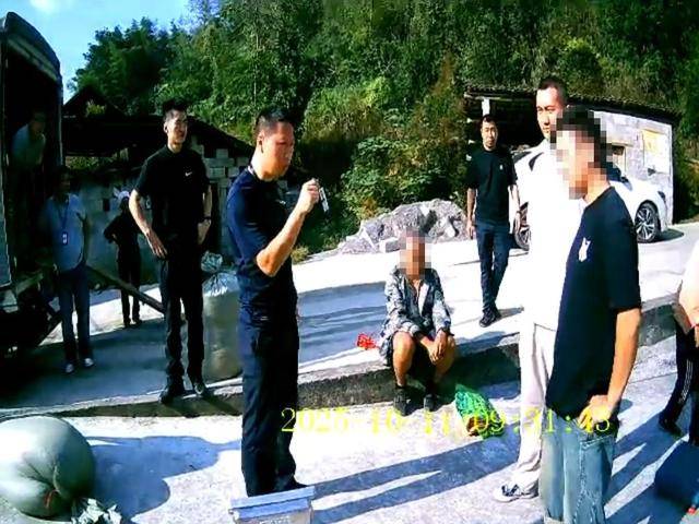 100斤玉米上秤秒变60斤？贵州一村民遭“鬼秤”骗粮！民警出手<strong></p>
<p>FIL</strong>，5人被拘