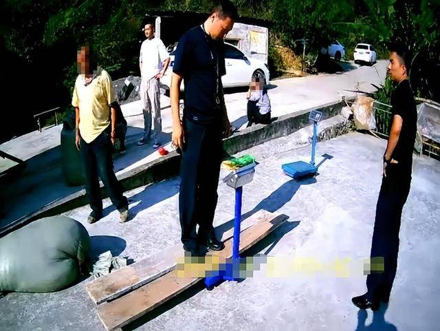 100斤玉米上秤秒变60斤？贵州一村民遭“鬼秤”骗粮！民警出手<strong></p>
<p>FIL</strong>，5人被拘