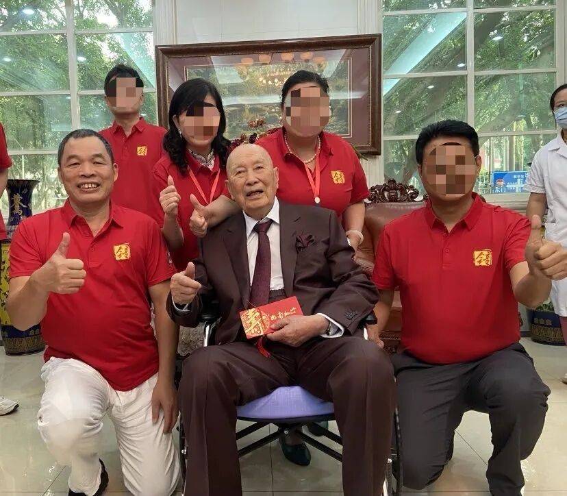 百岁院士声明“蹭合影”背后:双方交涉长达一年<strong></p>
<p>FIL</strong>,均称付诸法律