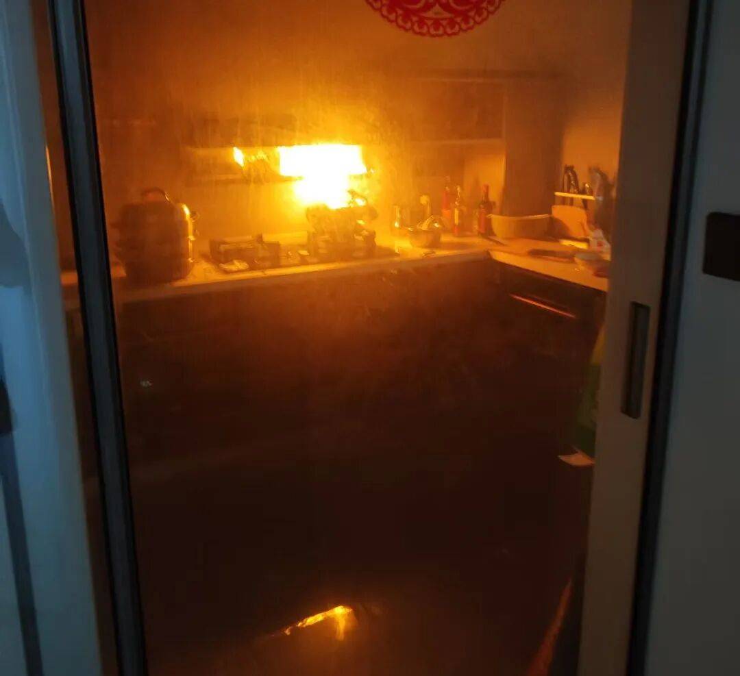 以案为鉴 | 家中起火前<strong></p>
<p>FIL</strong>，他们都曾接到一通电话……