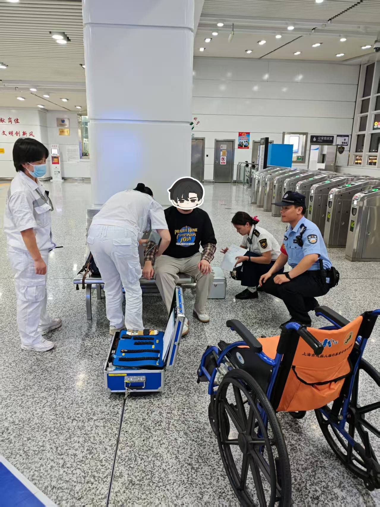 旅客长沙下飞机欲乘坐磁浮列车往城区找朋友<strong></p>
<p>fil今日行情</strong>,突发呼吸不畅,民警与医护人员接力救援