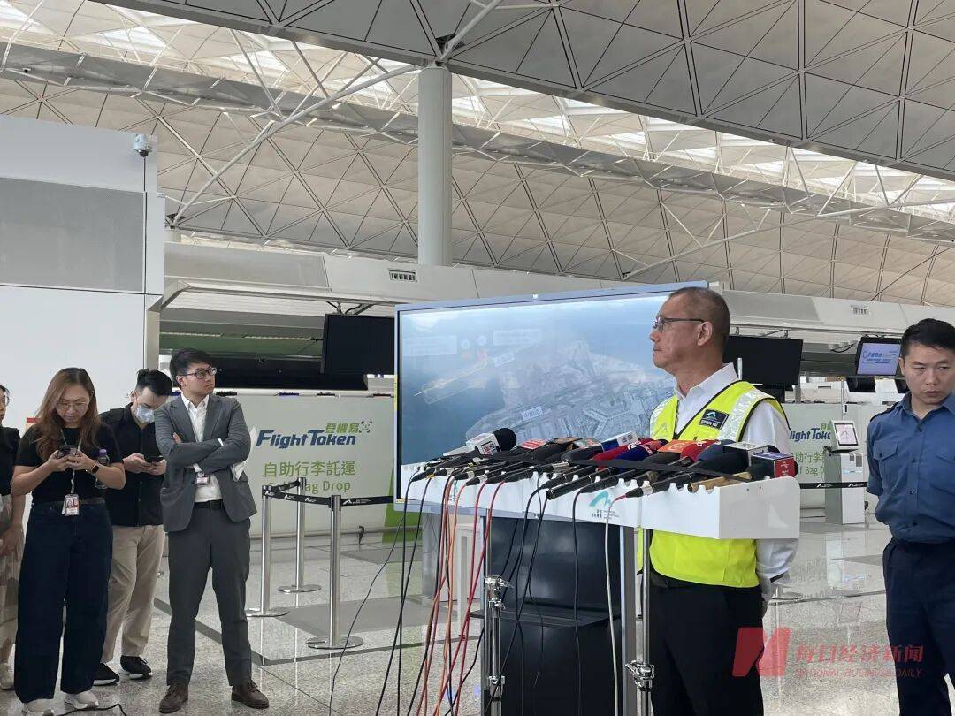 机身断成两截<strong></p>
<p>fil今日行情</strong>,2名遇难者在海下约7米处被找到,巡逻车在飞机跑道外被撞进海里,香港机场飞机坠海事故更多细节披露