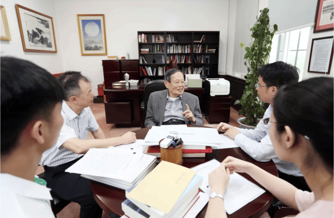 杨振宁为什么连续32年担任东莞理工学院名誉校长<strong></p>
<p>fil今日行情</strong>？