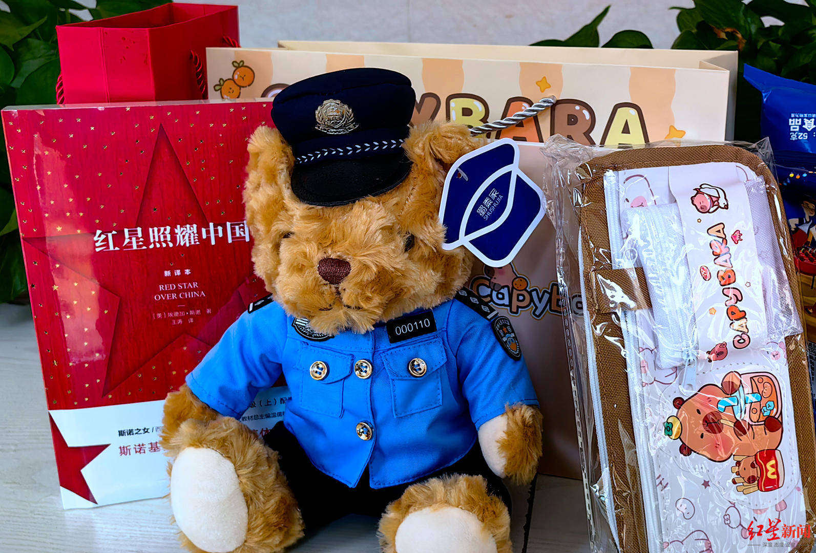 初二男生捡到1.4万余元现金<strong></p>
<p>fil价格</strong>,淡定拍视频后报警物归失主,民警送“奖”到校园