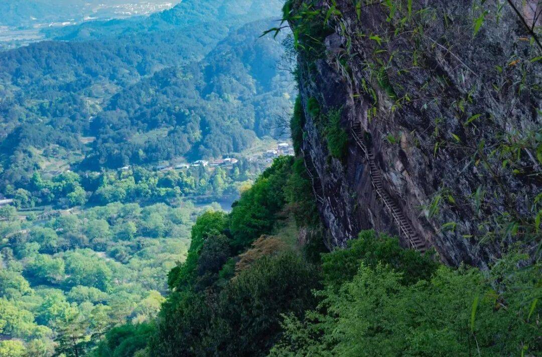 为什么年轻人迷上了爬山？ | 秋高气爽<strong></p>
<p>fil价格</strong>，是时候出发了→