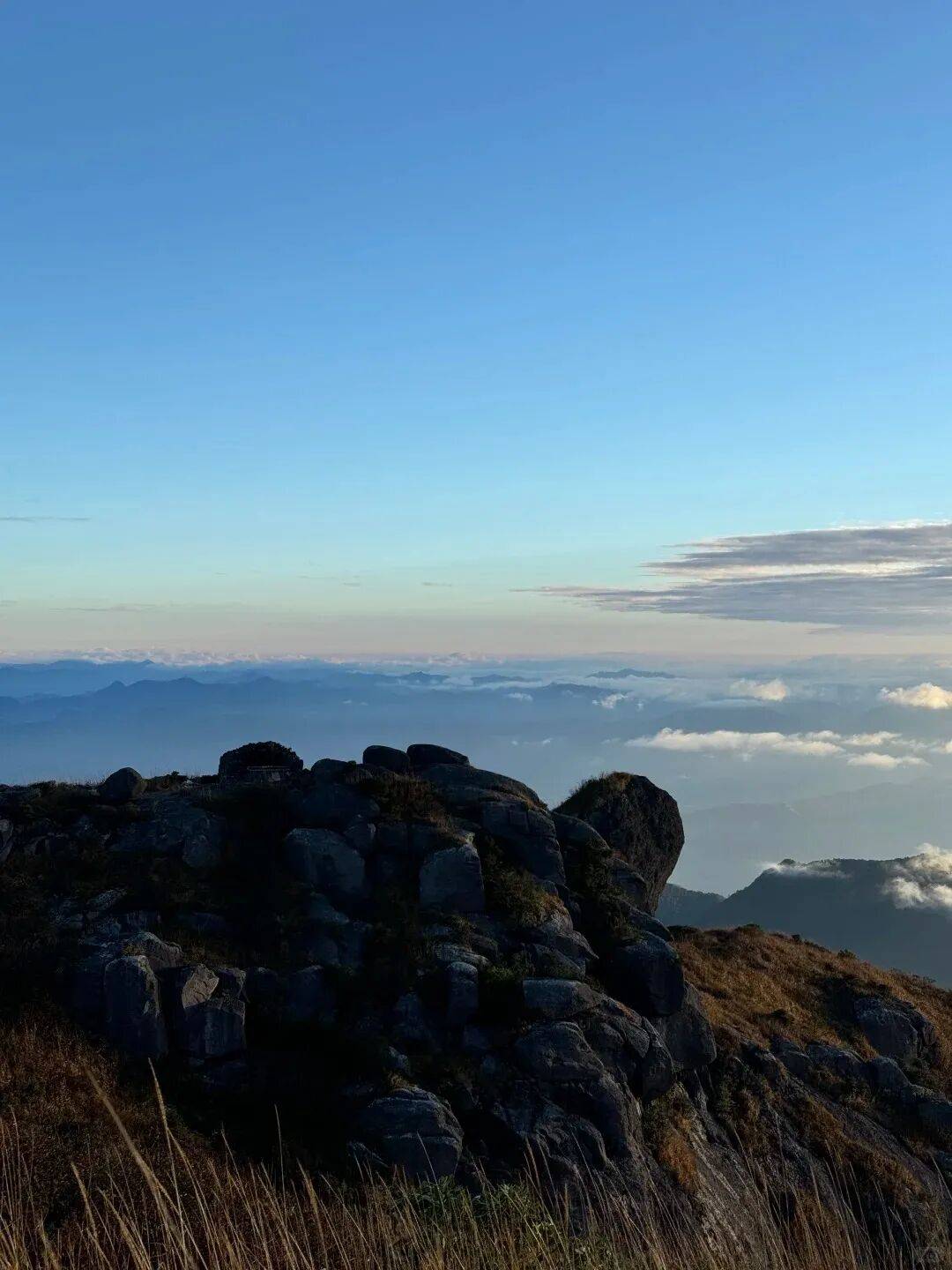 为什么年轻人迷上了爬山？ | 秋高气爽<strong></p>
<p>fil价格</strong>，是时候出发了→