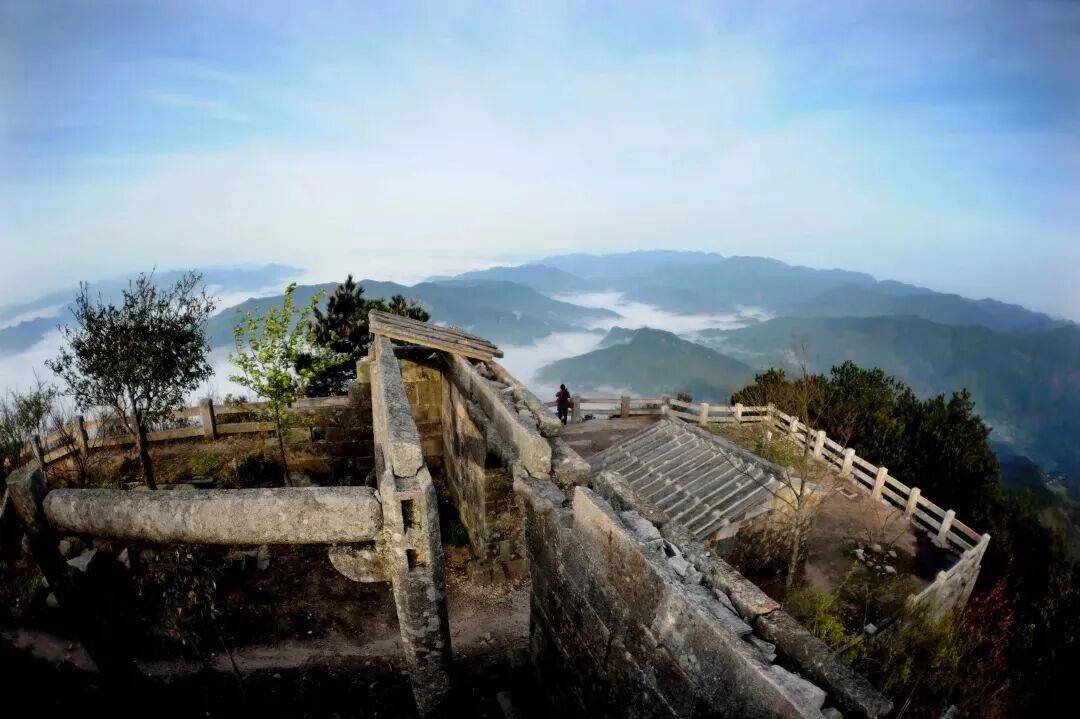 为什么年轻人迷上了爬山？ | 秋高气爽<strong></p>
<p>fil价格</strong>，是时候出发了→