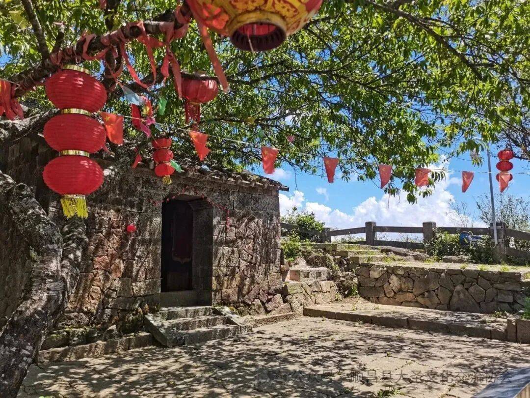 为什么年轻人迷上了爬山？ | 秋高气爽<strong></p>
<p>fil价格</strong>，是时候出发了→