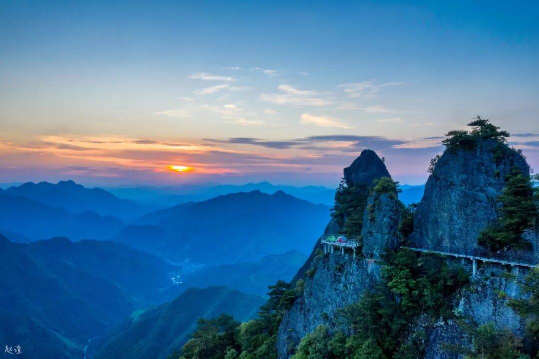 为什么年轻人迷上了爬山？ | 秋高气爽<strong></p>
<p>fil价格</strong>，是时候出发了→