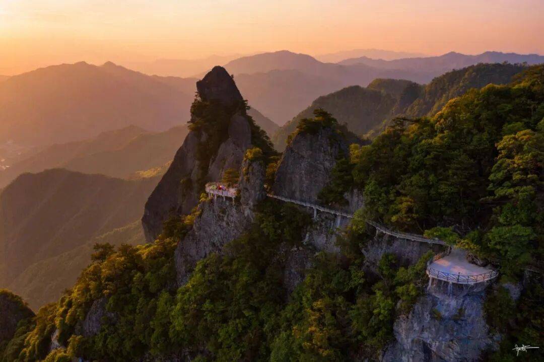 为什么年轻人迷上了爬山？ | 秋高气爽<strong></p>
<p>fil价格</strong>，是时候出发了→