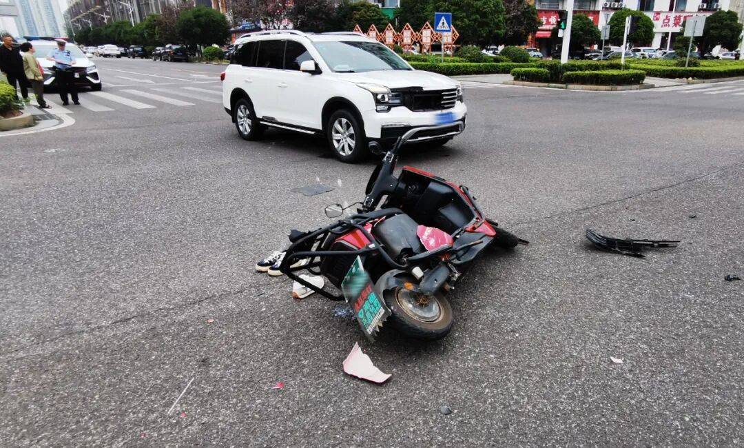 湖南湘潭一女生骑车闯红灯<strong></p>
<p>fil币价格</strong>,骨折、肝破裂…