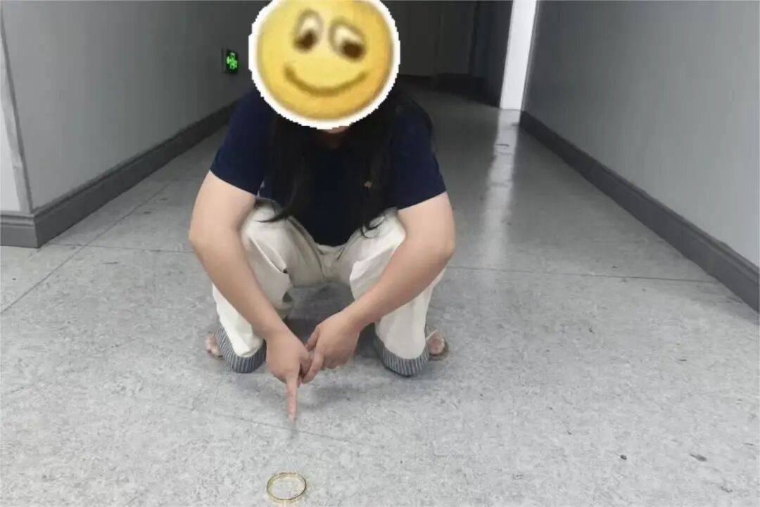 江西一新娘金手镯婚前被堂嫂掉包成铜手镯<strong></p>
<p>fil币价格</strong>,堂嫂事后还淡定去吃席,目前已被采取刑事强制措施