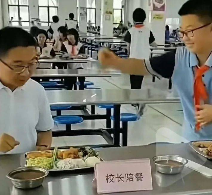 太突然!网红校长去世<strong></p>
<p>fil币价格</strong>,年仅54岁!学生留言:“这次,我要把鸡排给他”