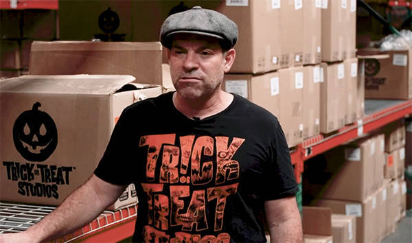 美国人正度过一个“没了中国货、最恐怖”的万圣节<strong></p>
<p>FIl暴跌</strong>，白宫发言人却仍嘴硬