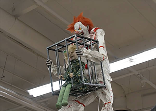 美国人正度过一个“没了中国货、最恐怖”的万圣节<strong></p>
<p>FIl暴跌</strong>，白宫发言人却仍嘴硬