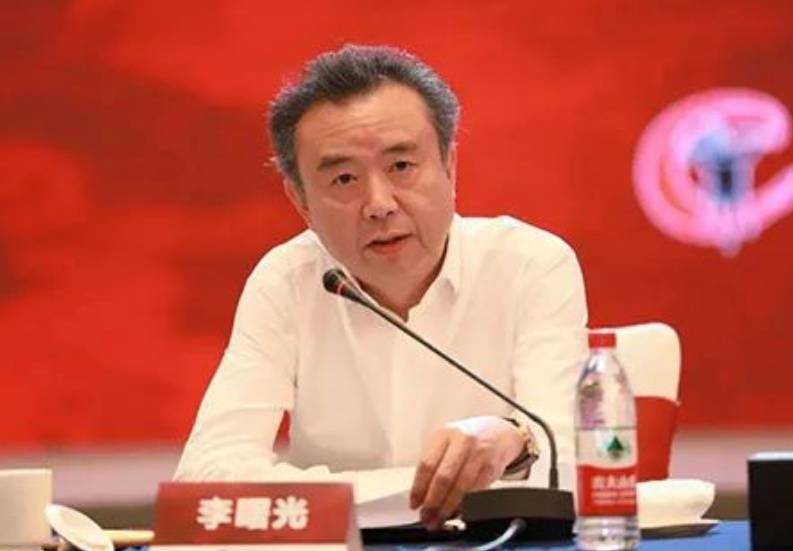 五粮液原董事长李曙光被“双开”：贪婪腐化<strong></p>
<p>hbar</strong>，为他人在获取酒类经销权等方面谋取利益