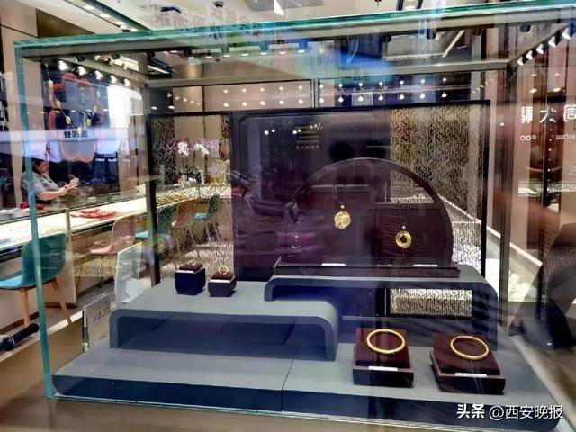 午后突发,黄金再度大跳水,现货黄金一度大跌1.92%<strong></p>
<p>hbar</strong>。