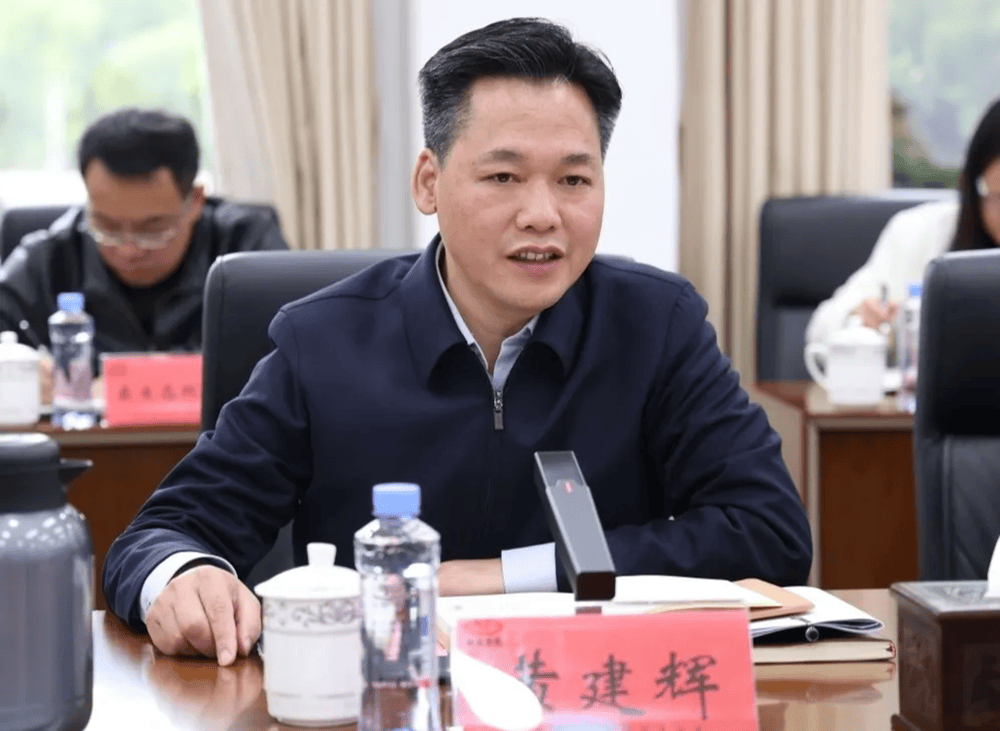 前任县委书记落马后<strong></p>
<p>hbar</strong>,广西南丹3个月内再换县委书记