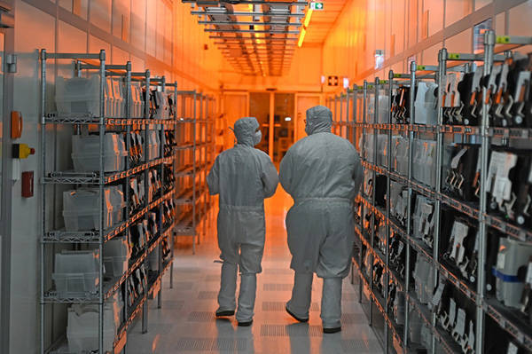 荷兰分析人士：安世半导体事件表明<strong></p>
<p>hbar币</strong>，欧洲夹在中美之间无能为力