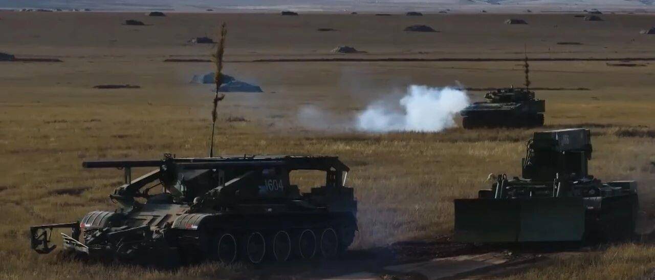 大场面!机器狗、无人机开路<strong></p>
<p>trump币</strong>,实兵对抗演练画面公布