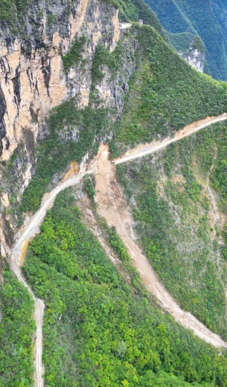 重庆网红“挂壁公路”垮塌<strong></p>
<p>币圈Trump币</strong>,附近村民外出绕行已半月盼修复,当地:已完成排危,正在修