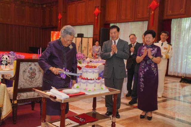 连续有两位国王访华<strong></p>
<p>TRUMP币暴跌</strong>，其中一位是建交以来首访，证明了什么？