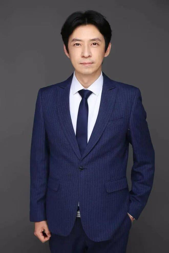 54岁知名影评人突然去世<strong></p>
<p>麒麟币</strong>，留诗：白首尤当是少年