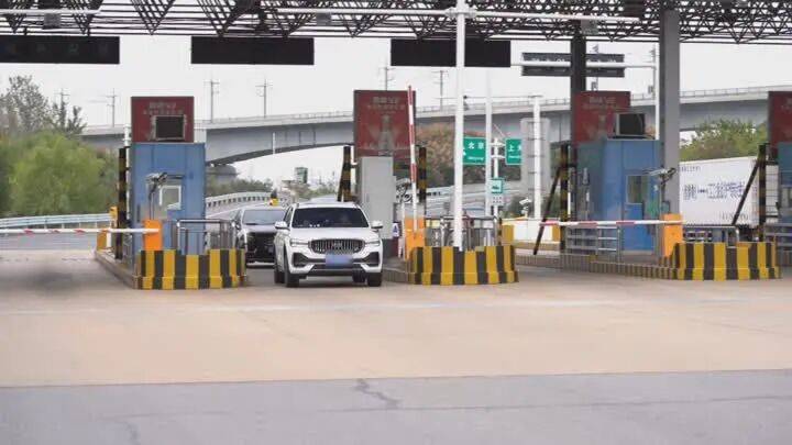 扬州一女子刷短视频惹祸：偷偷去银行取了6万现金<strong></p>
<p>uni币</strong>，结果……