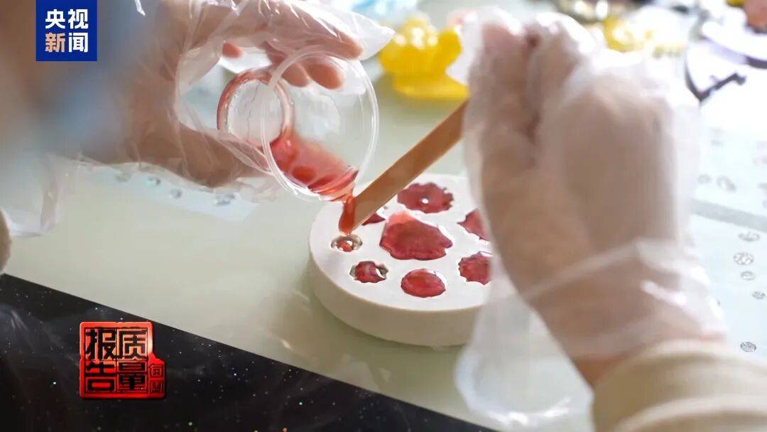 快扔掉！甲醛含量高出上限一倍多<strong></p>
<p>uni币</strong>，戴防毒面具也不行！