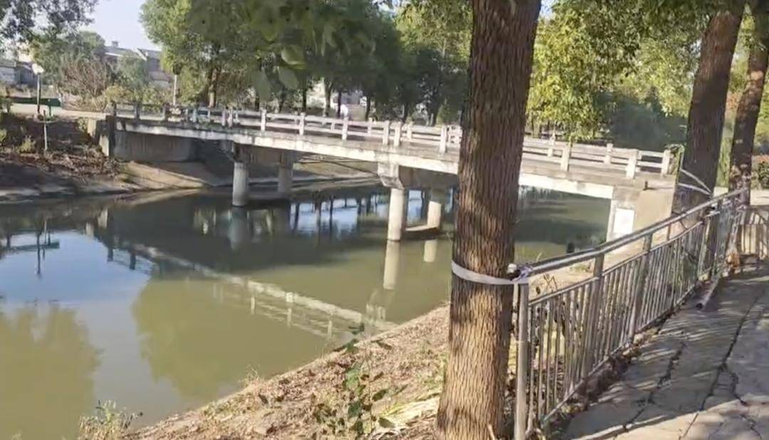 3岁男童家门口落水母亲施救双双遇难<strong></p>
<p>uni币</strong>，家属质疑“河道护坡陡峭无法自救”